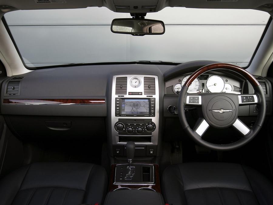  Chrysler 300C 2007 года  (UK) (фото 22 из 24)
